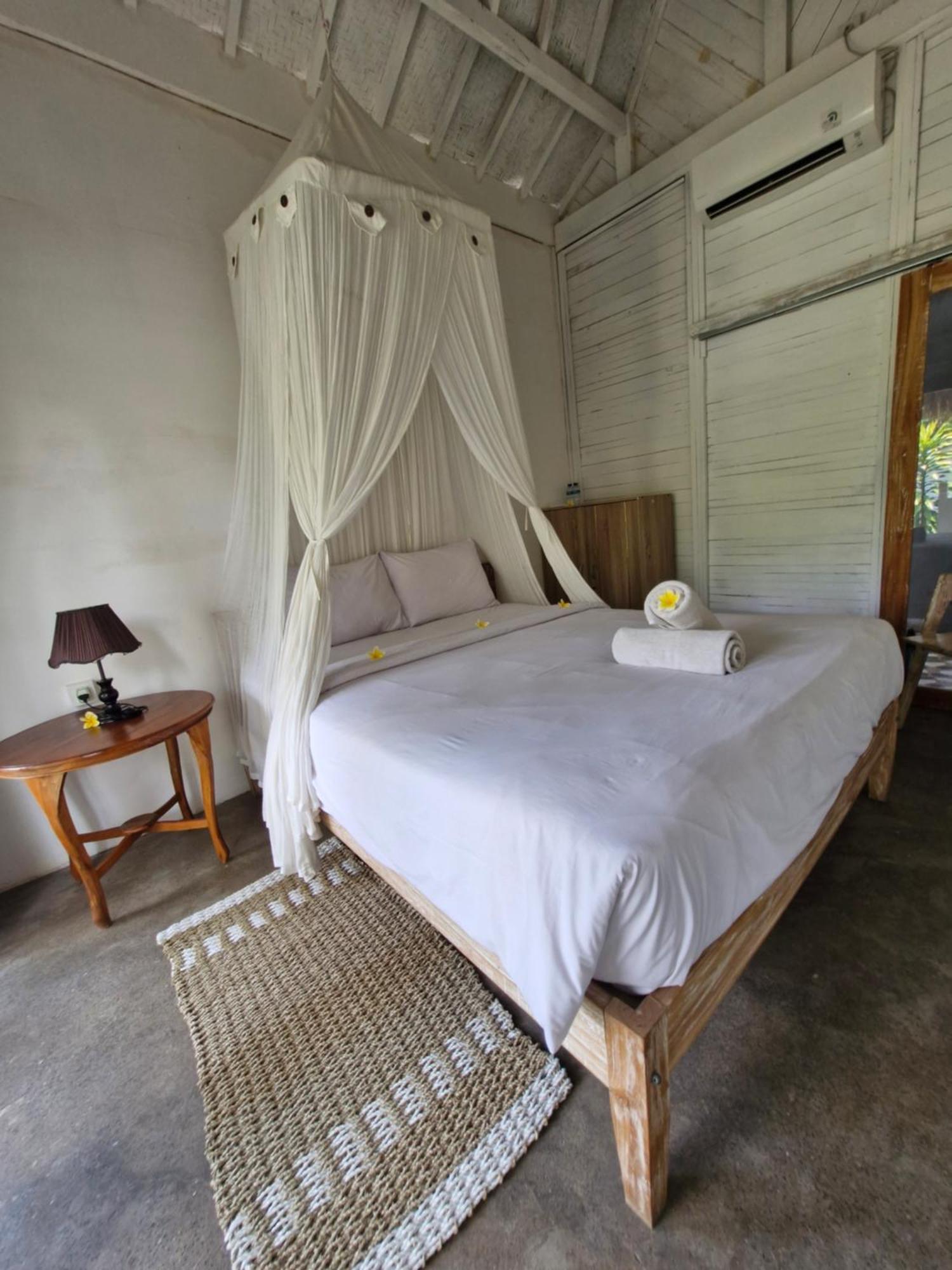 The Layar Homestay Batununggul Exterior photo