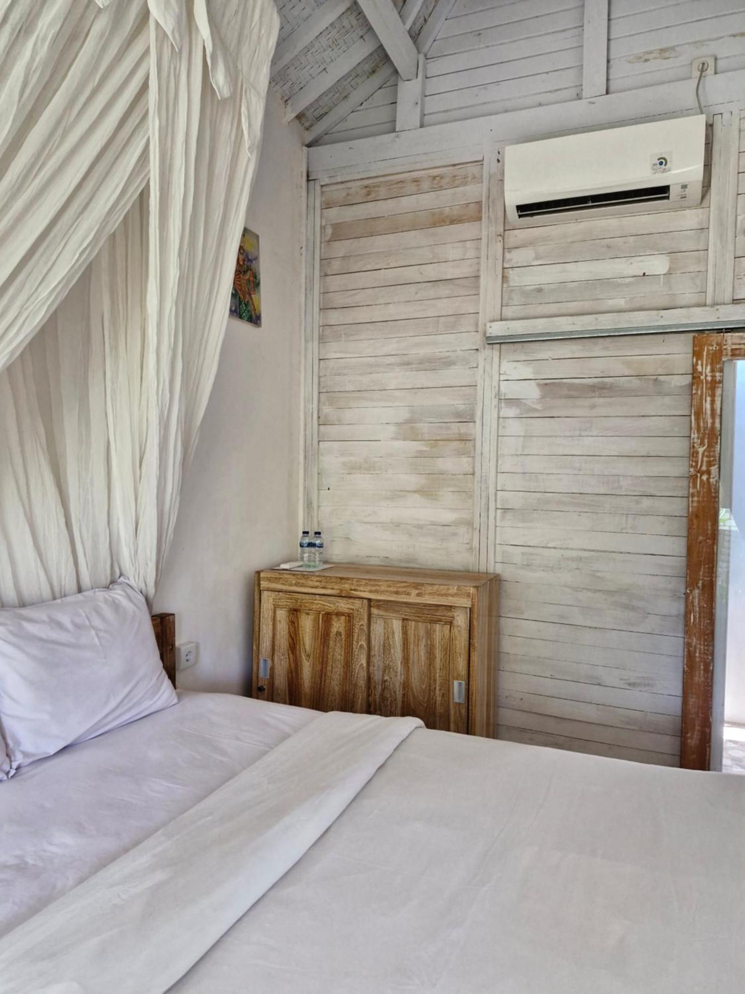 The Layar Homestay Batununggul Exterior photo