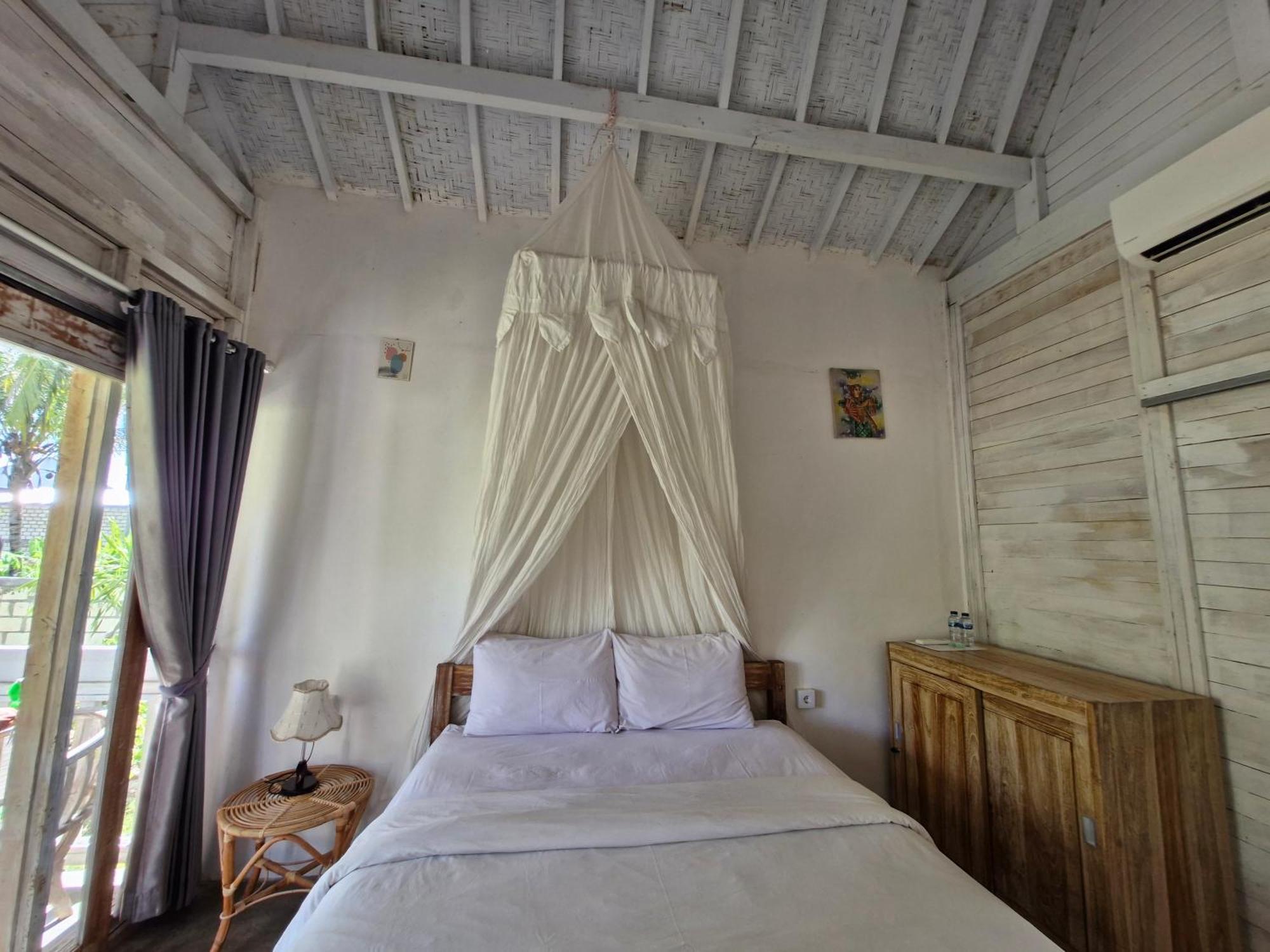 The Layar Homestay Batununggul Exterior photo