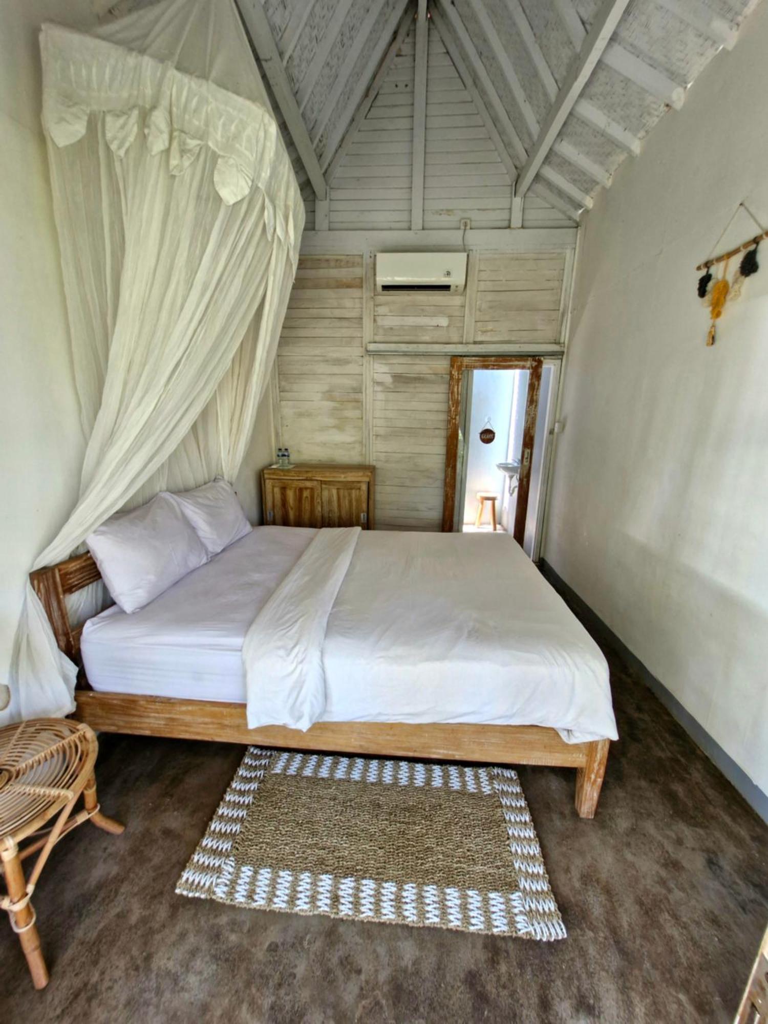 The Layar Homestay Batununggul Exterior photo