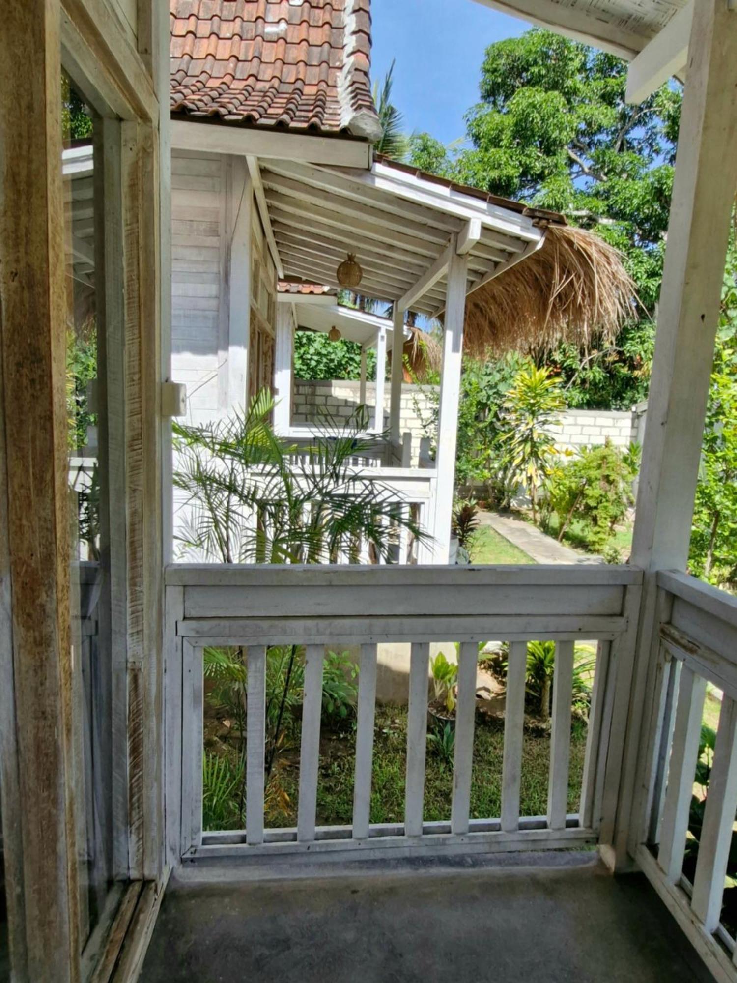 The Layar Homestay Batununggul Exterior photo